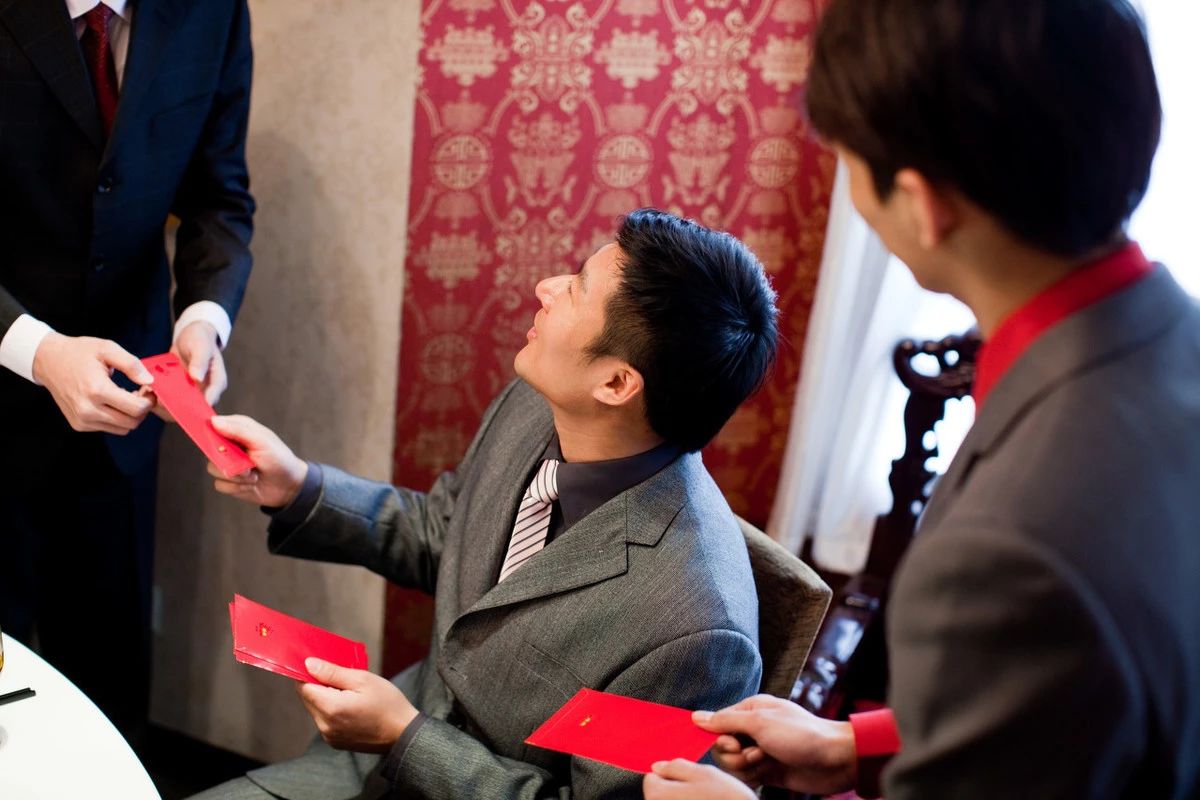 新员工要不要在群里抢红包,职场潜规则红包