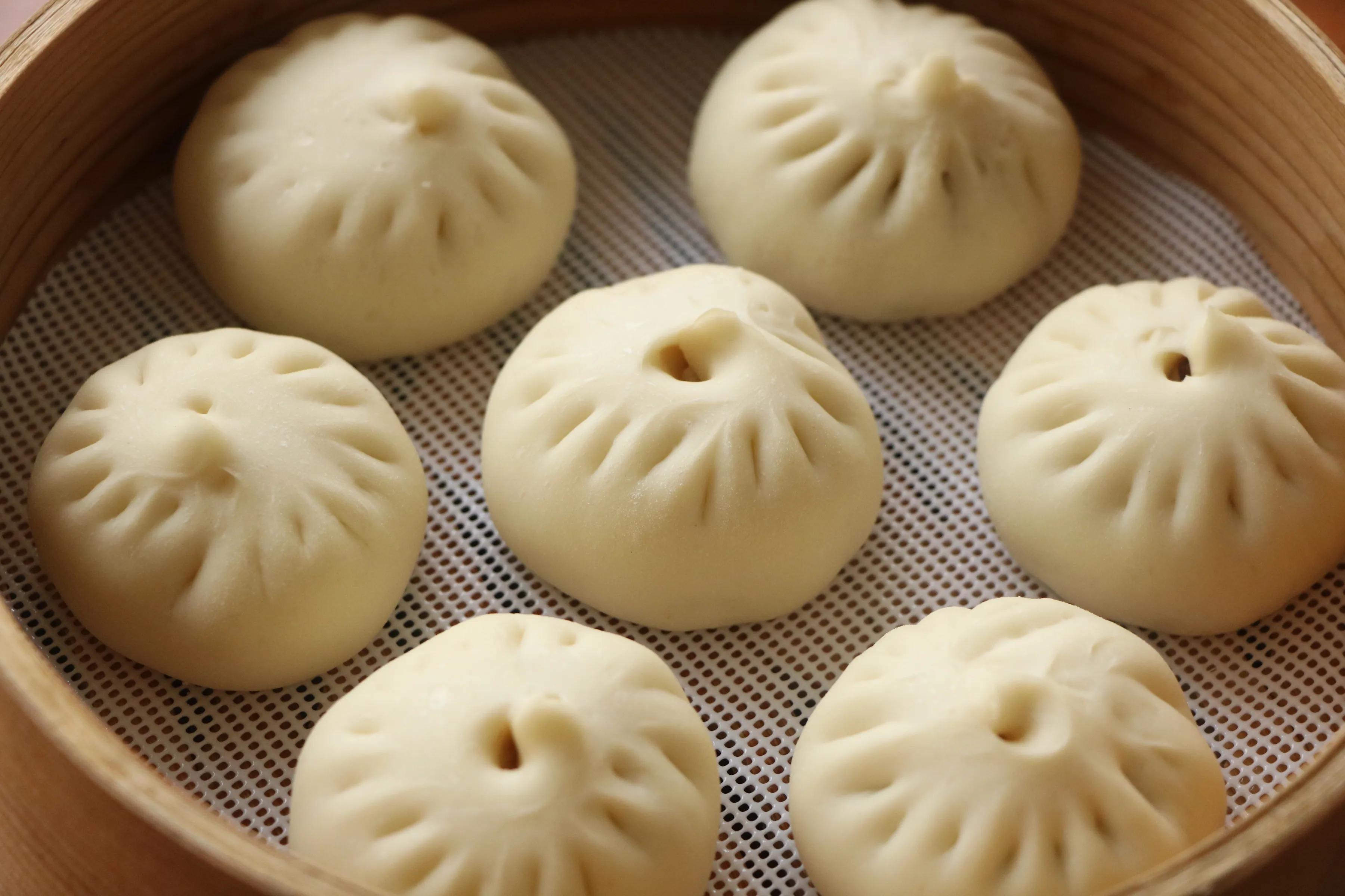 孩子要吃一口一个的包子,孩子每天都要吃包子