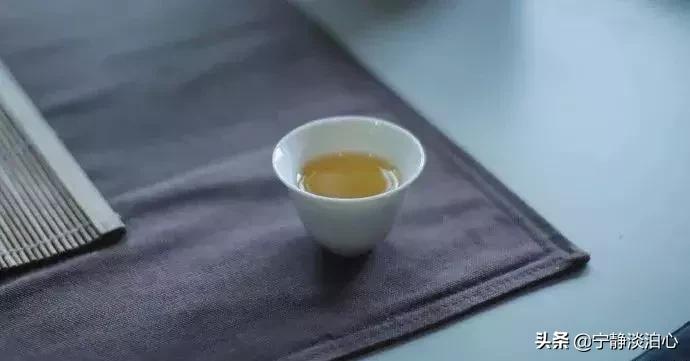 一日慎独则心安日日精进,日日精进人生