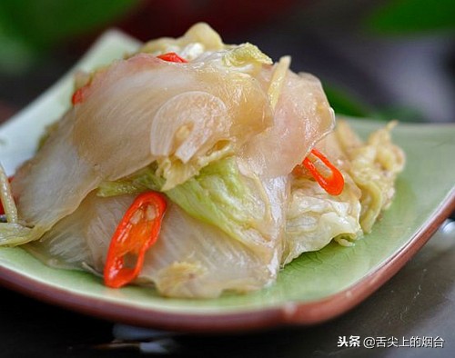 大白菜过油不会腻的做法,西瓜视频大白菜这么吃天天都不腻