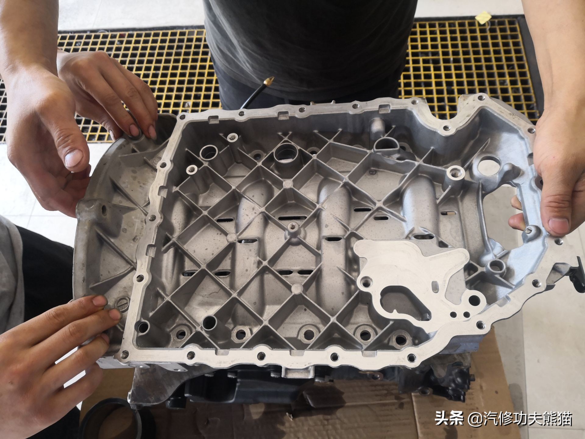 百年大众汽车品牌毁于烧机油？烧机油并非绝症，看看这台进口夏朗