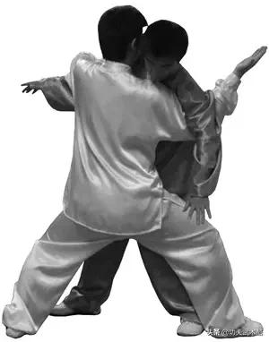 武术中的竞技术「推手」+附练习图