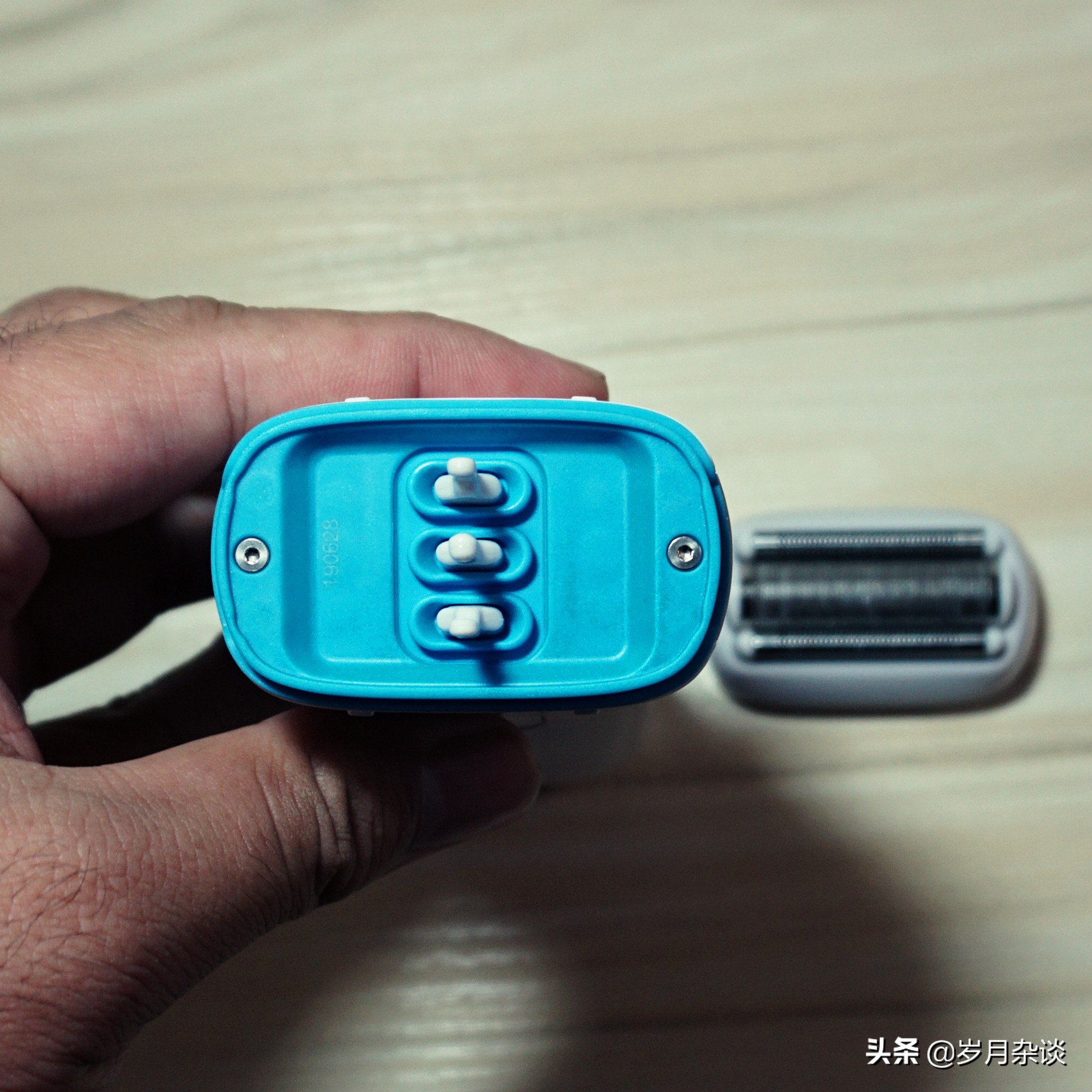 送给父亲的新礼物——须眉电动剃须刀,去除硬胡子丝毫不费劲