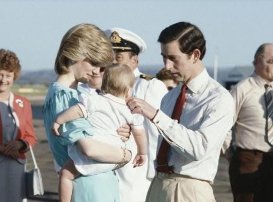 1983年戴安娜带小威廉出访澳洲，母子大出风头，查尔斯沦为背景板