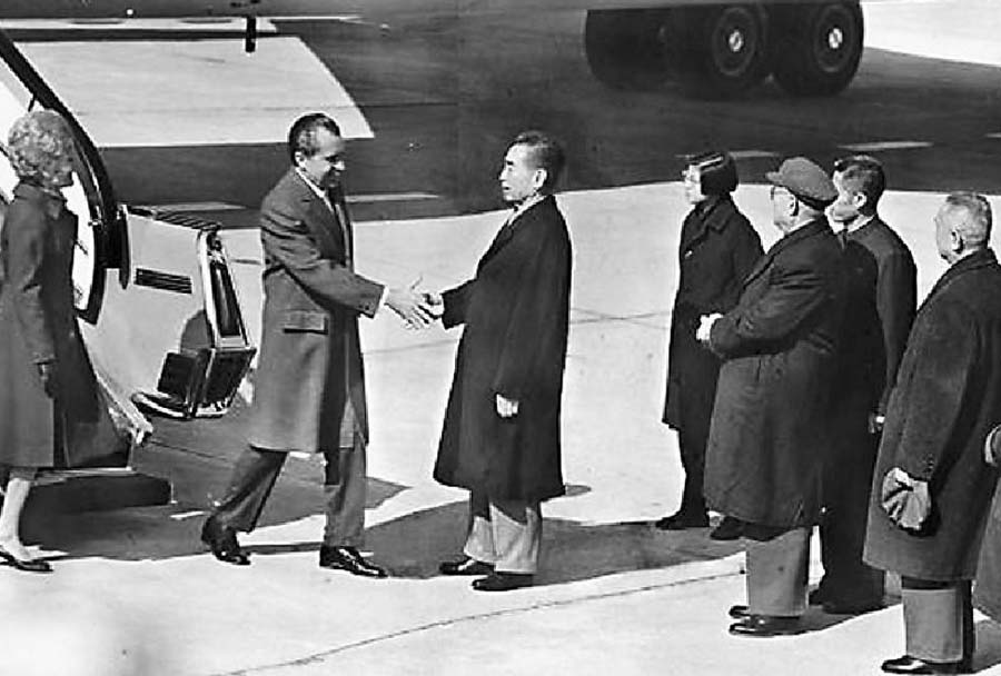 尼克松访华时，跟周总理学了一个戏法，回去后差点把白宫烧了