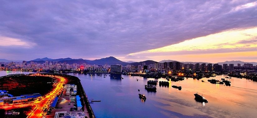 深圳的消费高还是三亚的消费高,三亚的消费是青岛的几倍