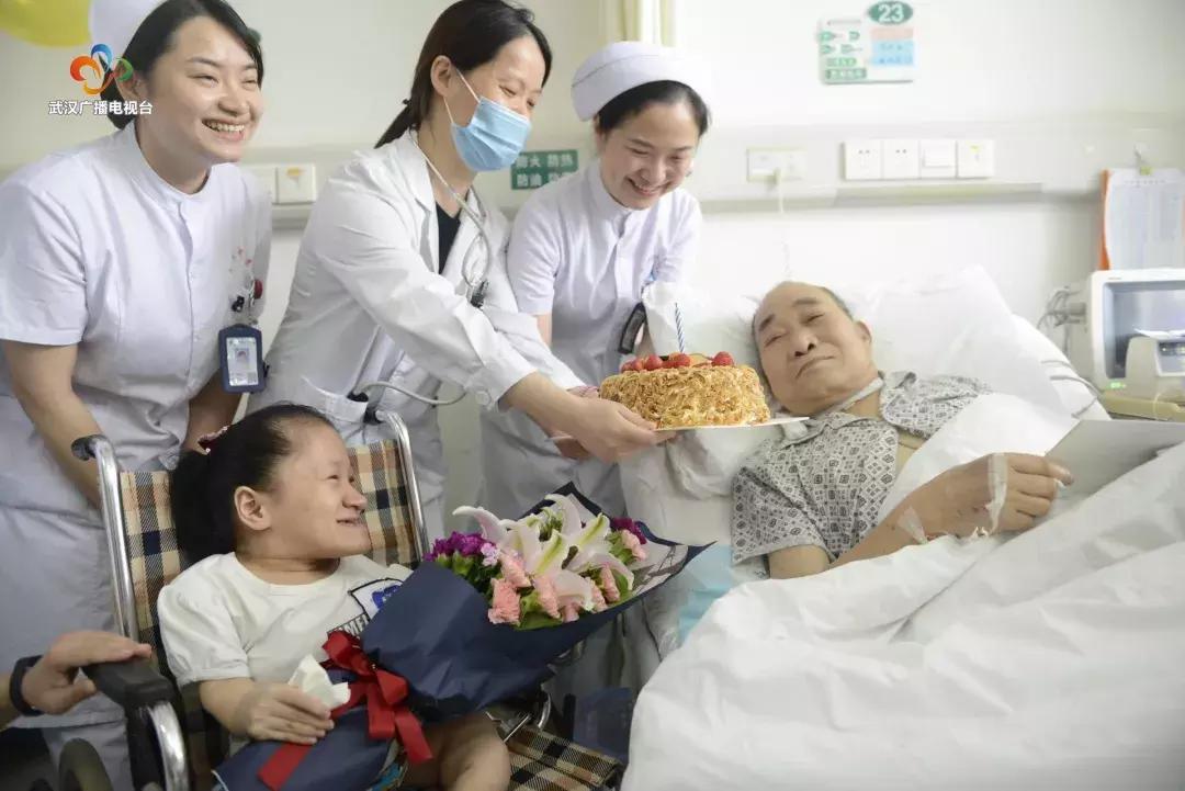 三轮车夫收养女孩,三轮车车夫送残疾女人回家后续