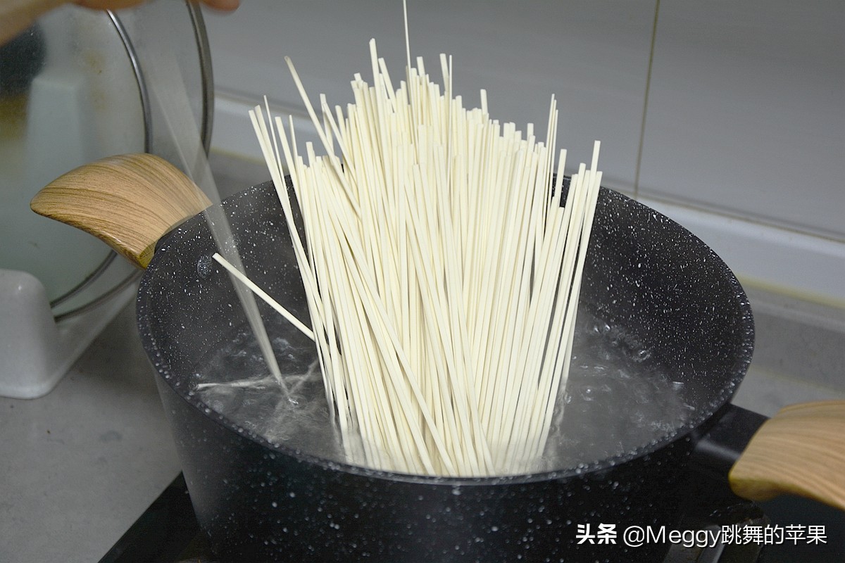 上海老式酥炸大排面,早餐来碗热气腾腾的大排面