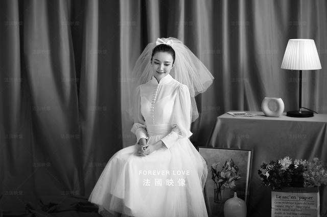 黑白婚纱照高清图片,简单大方的婚纱照黑白