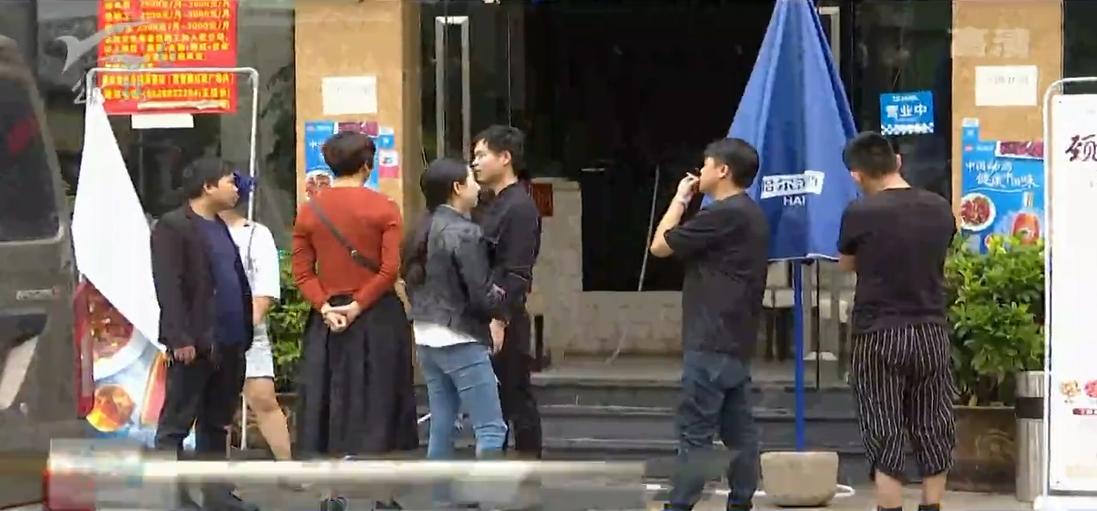 餐饮火锅有苍蝇怎么处理,火锅里吃到苍蝇怎么赔偿