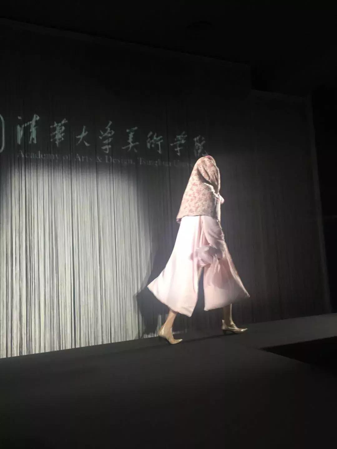 国潮这回对味儿了,不看logo还以为是巴黎世家!