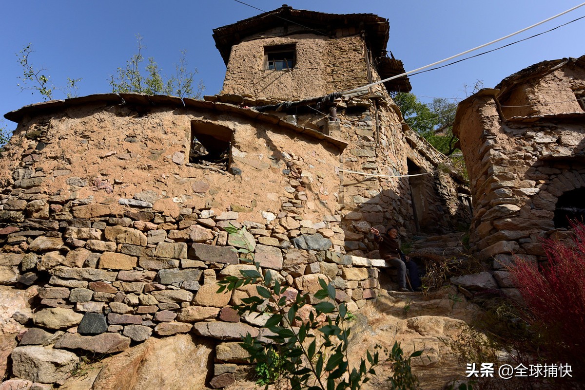 深山里的古村,深山的古朴村寨