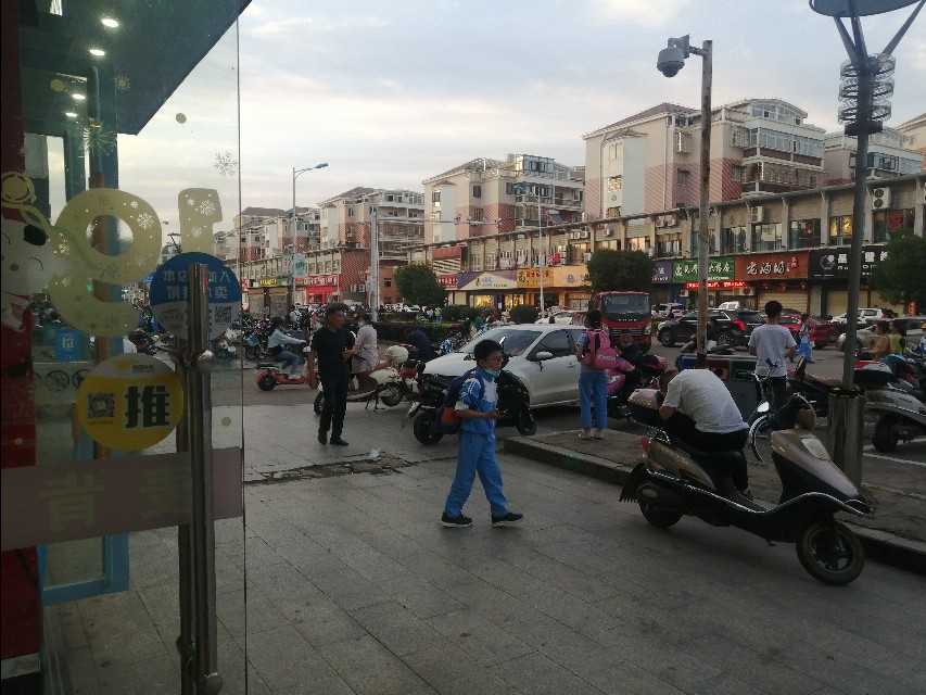 在小县城如何惬意的过日子,年轻人在小县城要怎么玩充实生活