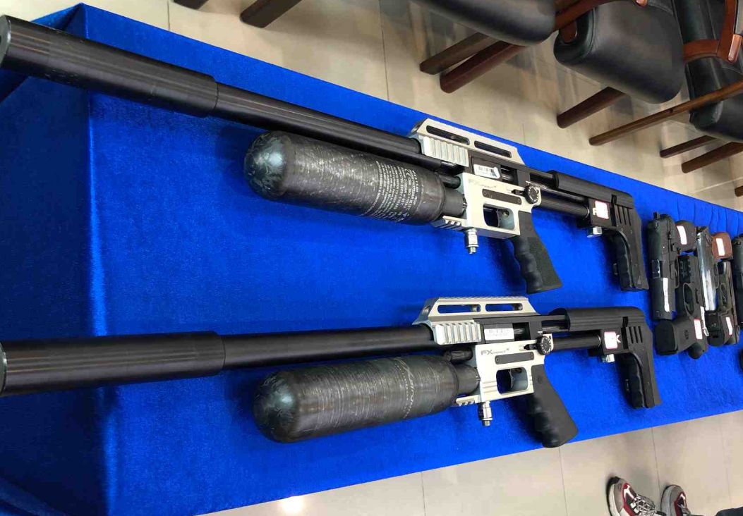 枪支发烧友竟偷带气枪入境！深圳公安联手海关，抓！