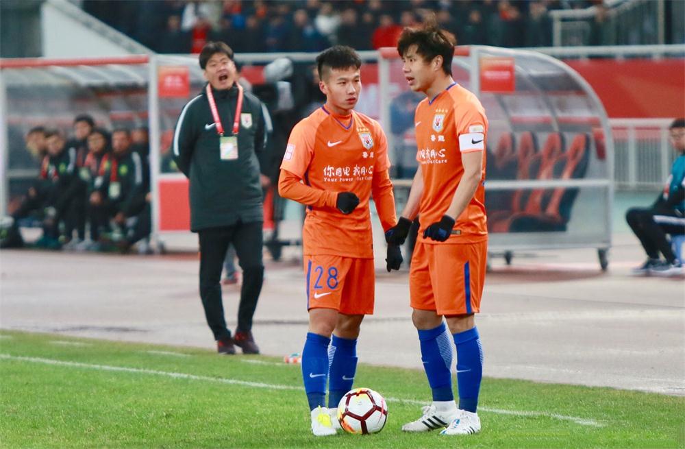 李霄鹏挨三闷棍领最佳教练员奖,李霄鹏挨了三闷棍啥意思