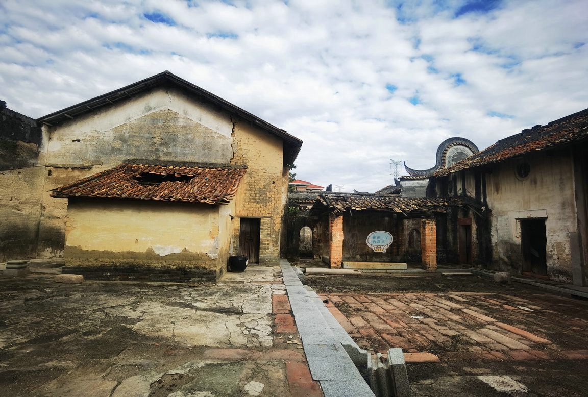 清远乡间有座“城堡”：仿北京翰林院，用18年建造，充满了神秘感