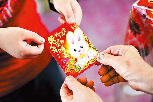 “你家住别墅,过年红包才给500块”?宝妈霸气回怼,很解气