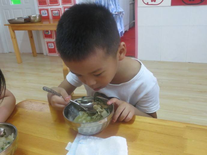 宝宝读幼儿园一个月感冒3次,宝宝上了幼儿园反复生病