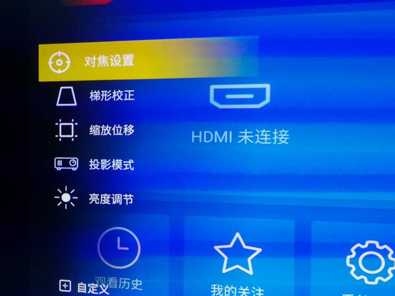 大眼橙投影仪家用x7m智能投影,极米和大眼橙x7d投影仪对比