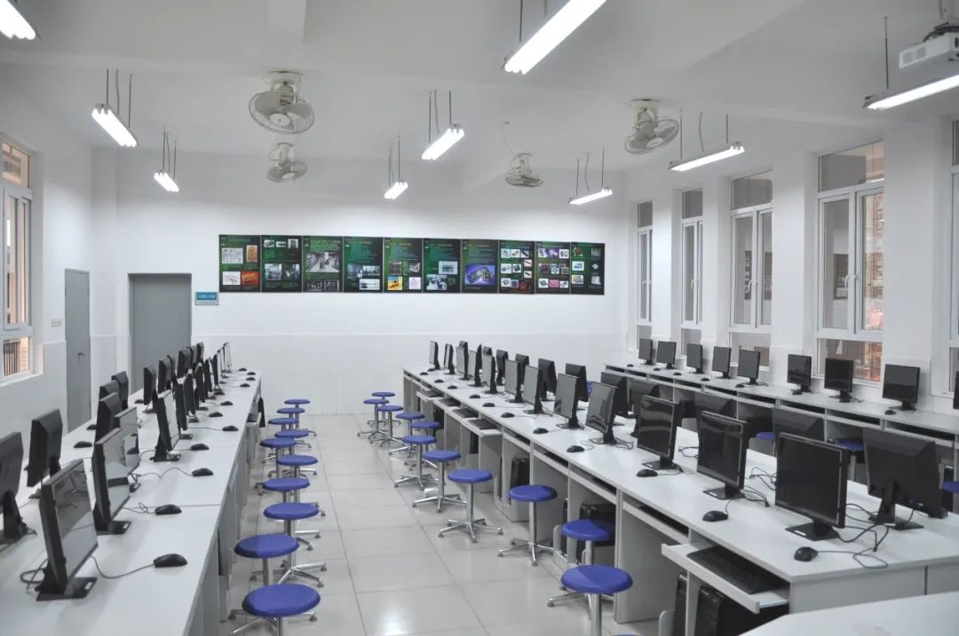 广州市白云中学,明德至善博学笃行广州高中