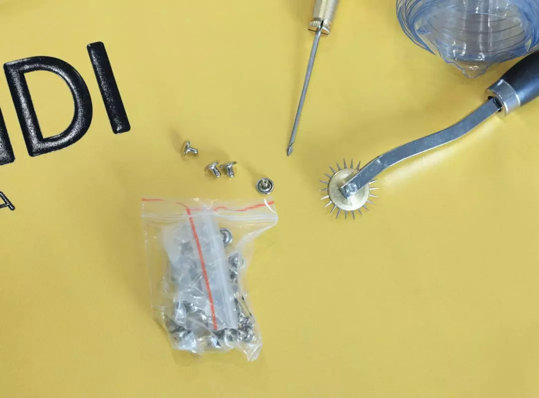 大牌包包手提袋改造教程,用买完东西的袋子改造时髦包包