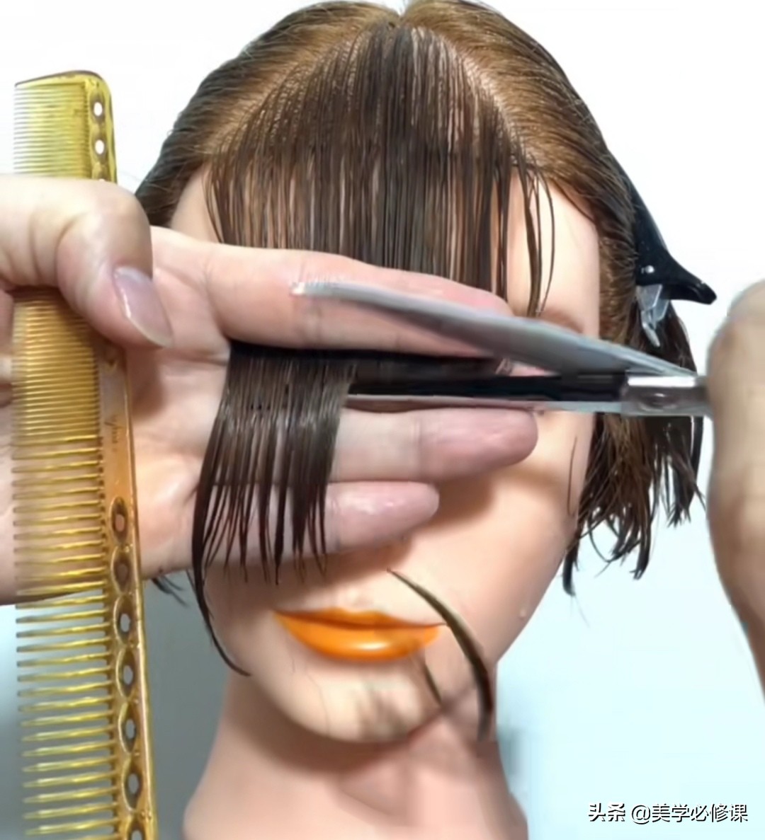 刘海修剪教程齐刘海,修剪齐刘海的技巧视频