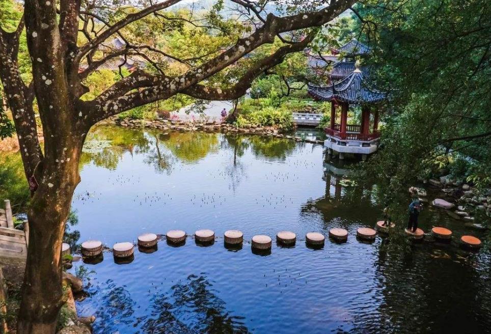 各种药浴温泉,冬天适合泡温泉的药浴