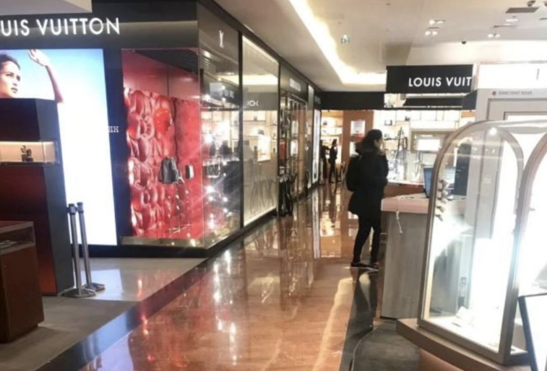 中国游客都不出门了，这谁顶得住？