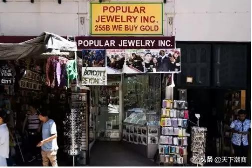 这位卖大金链潮籍大妈是继老干妈之后，又一个征服美国的女人