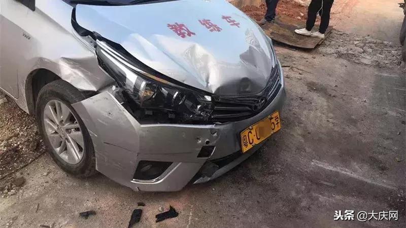 女司机考科目二当场吓傻蹲地上,女子科目二考试被别停崩溃大哭