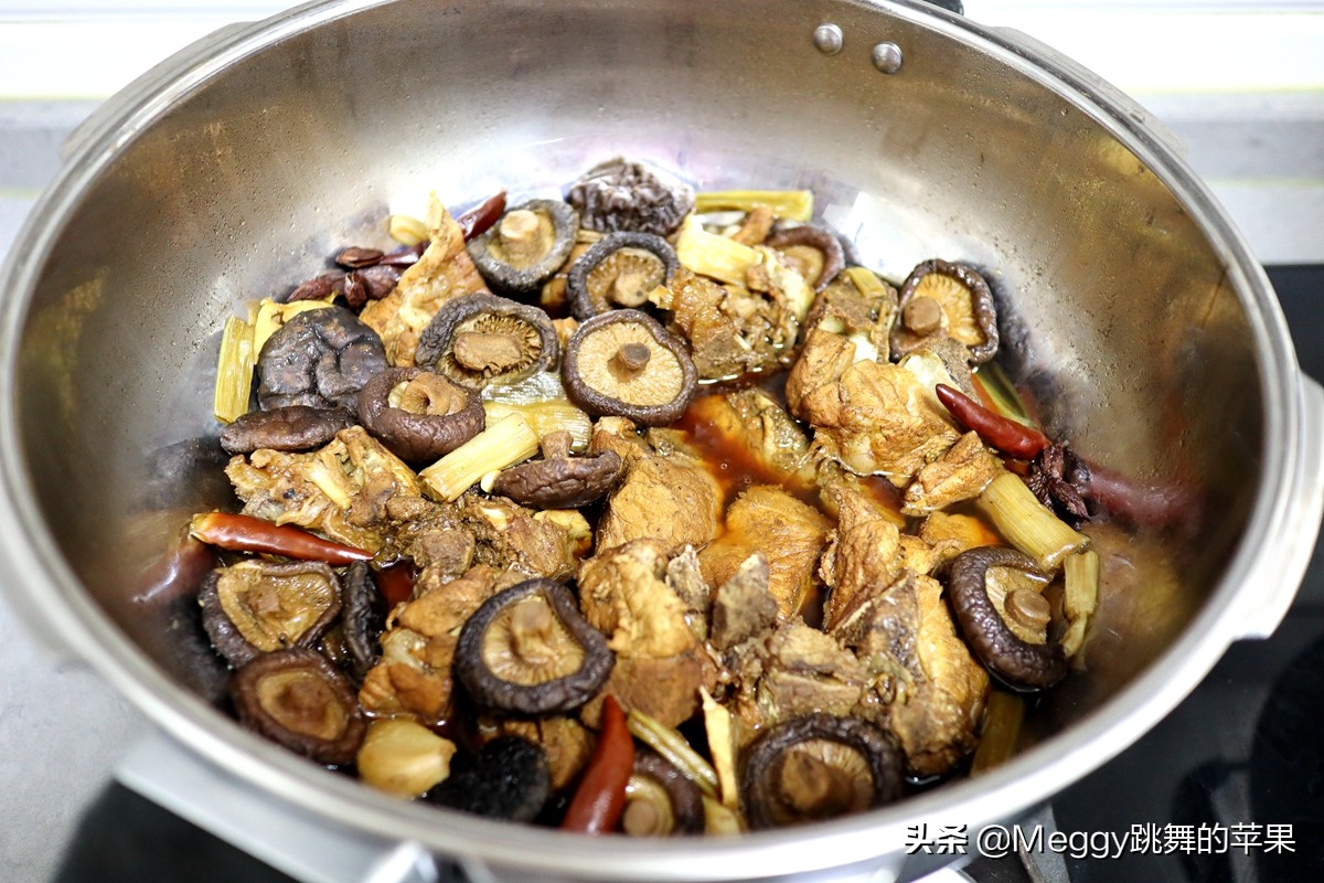 降温了，用15分钟炖锅骨肉相连，比排骨实惠，比棒骨香，全家解馋