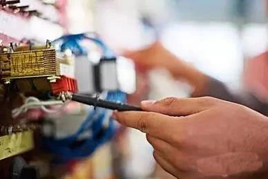 宾馆每个楼层必须设置配电箱吗,酒店客房配电箱正确安装位置