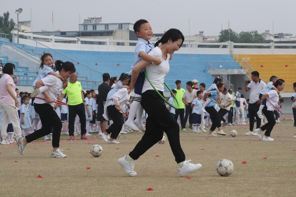 庆六一少儿篮球比赛洛阳,庆六一幼儿园亲子运动会报道