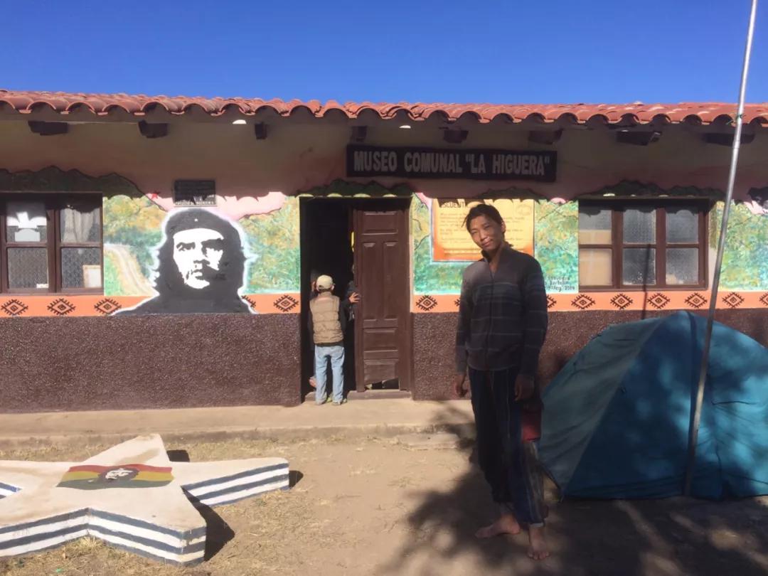 26岁80国。这个河南商丘的小伙子告诉我们，环游世界没有门槛