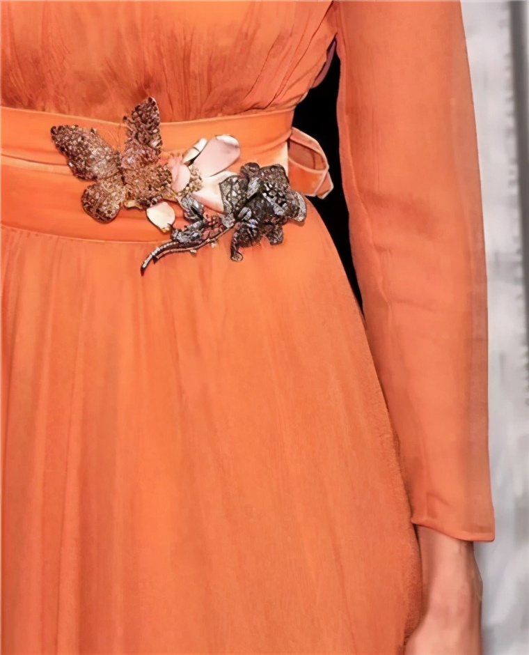 年会怎么穿礼服精致又高级,年会该穿怎样的礼服