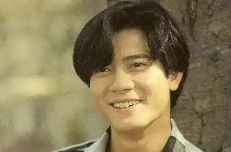 这一届的年轻人，都在学“全班最丑”的郭富城摇头