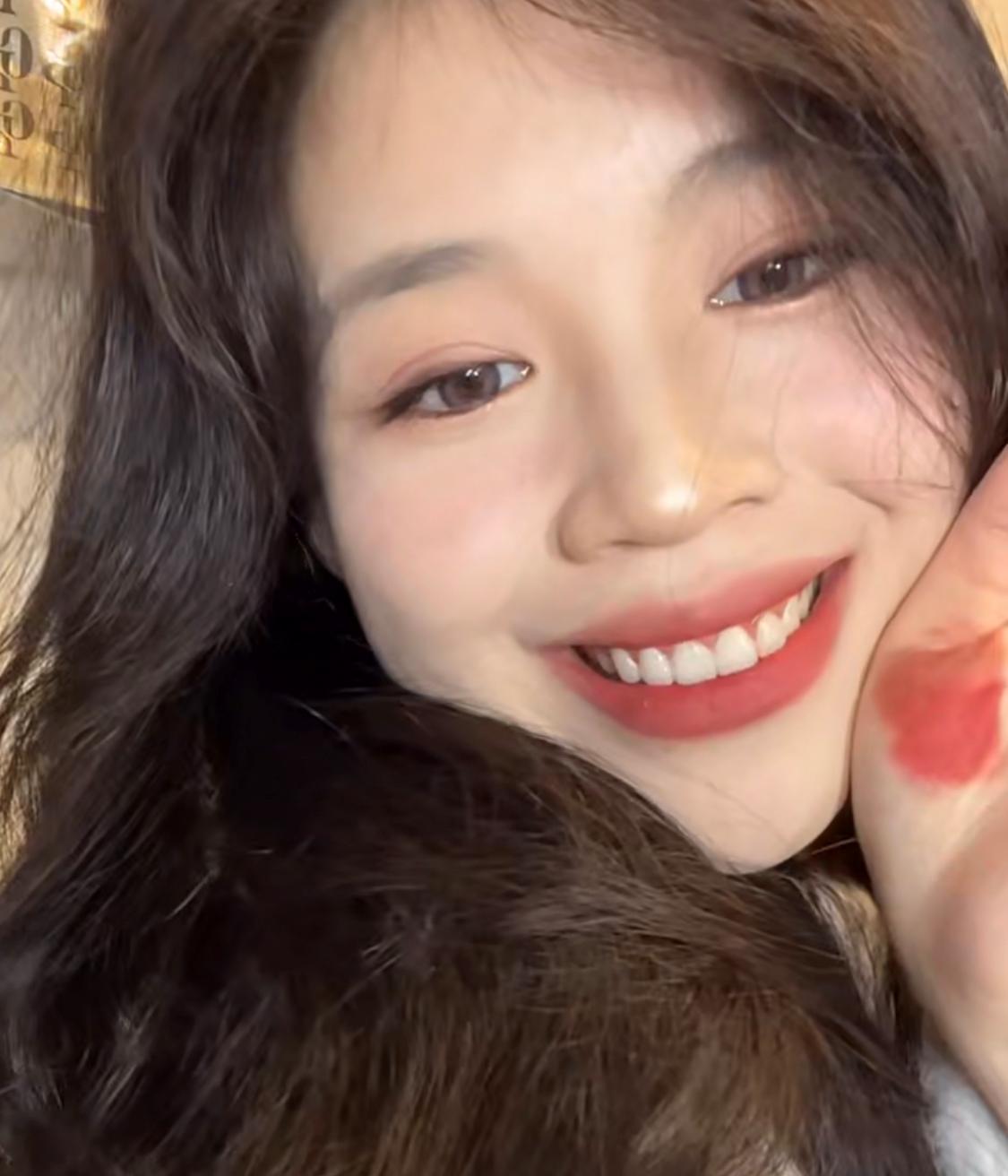 红棕色口红低饱和,便宜显白适合黄黑皮的口红颜色