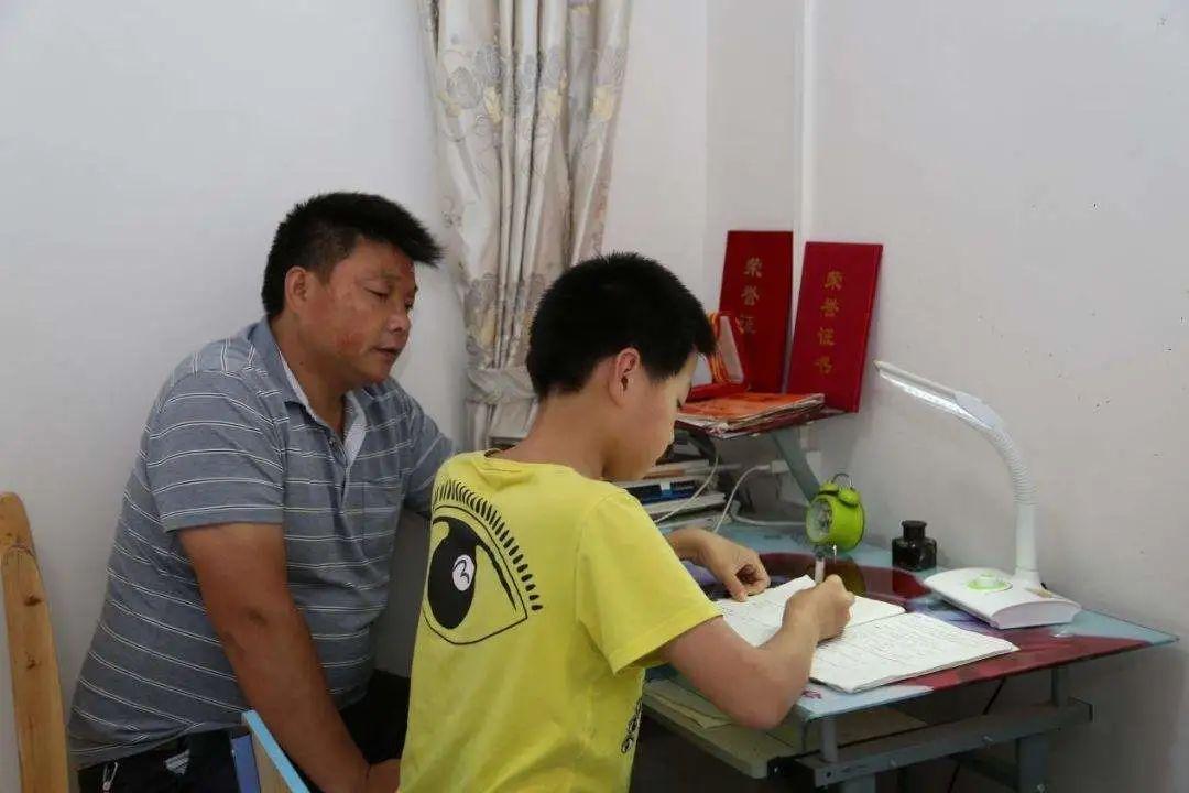 被家长逼着上辅导班,上海两岁男童学习压力大斑秃