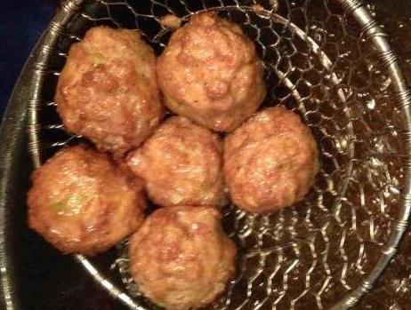 教你红烧狮子头的做法调馅是关键,一步一步教你如何烹饪红烧狮子头