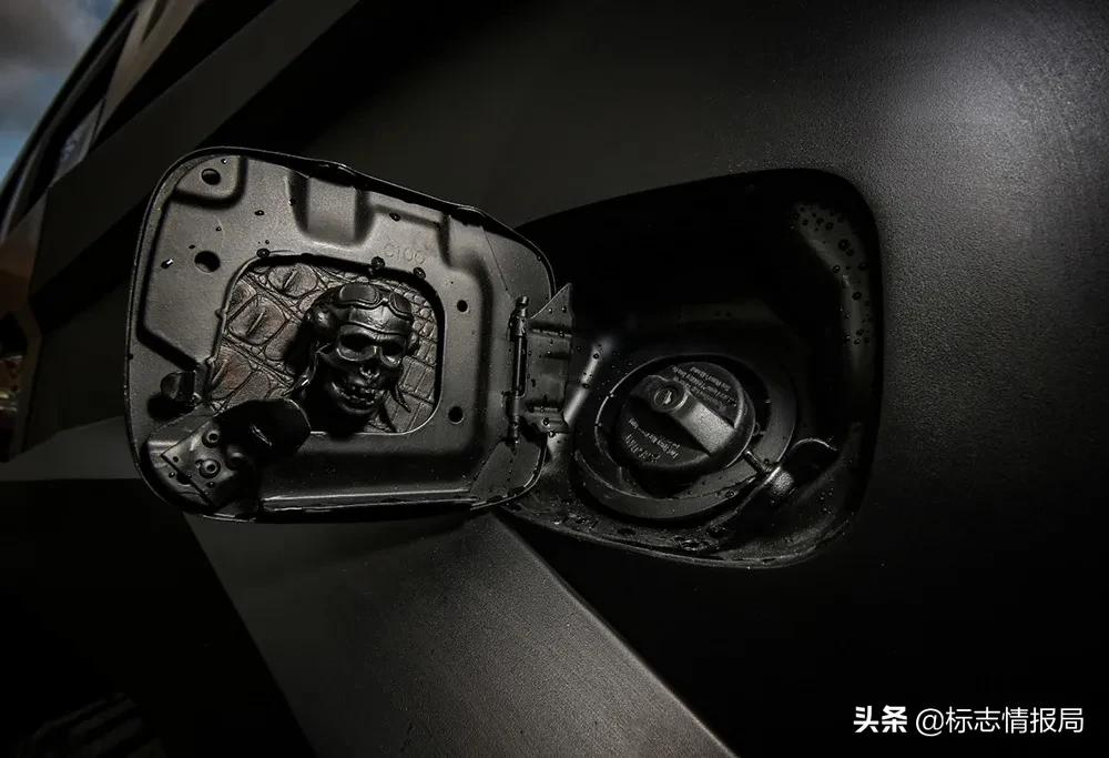 骷髅轰炸机!这应该是世界上最「硬核」的车标了