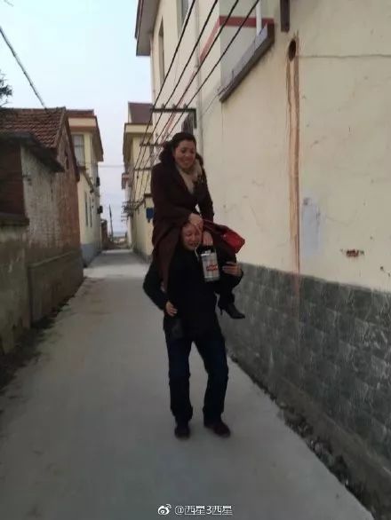 父母秀恩爱对子女的好处,父母特别秀恩爱的方式