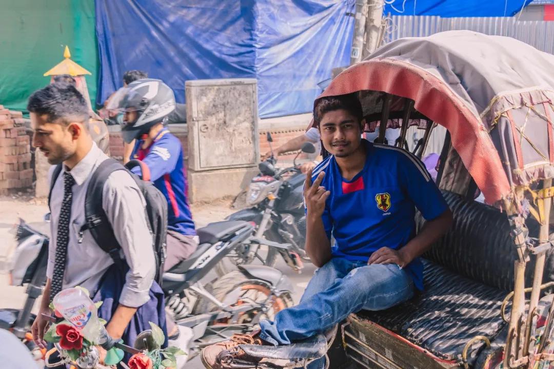 这个微笑国度,见人就夸漂亮,300元就能在天空滑翔