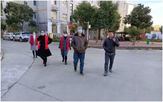 舞钢市院岭街道：协调暖气管道问题暖出居民幸福感