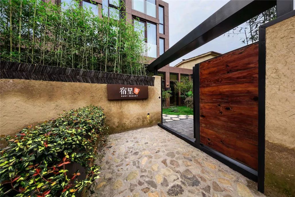 莫干山网红儿童旋转滑梯民宿,莫干山新晋森林亲子民宿无边泳池