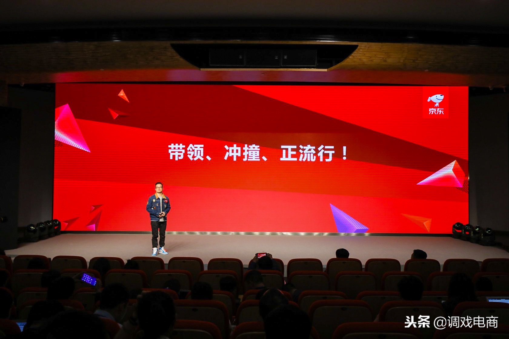 京东首次披露时尚品类,京东:约300个品牌销售额破亿