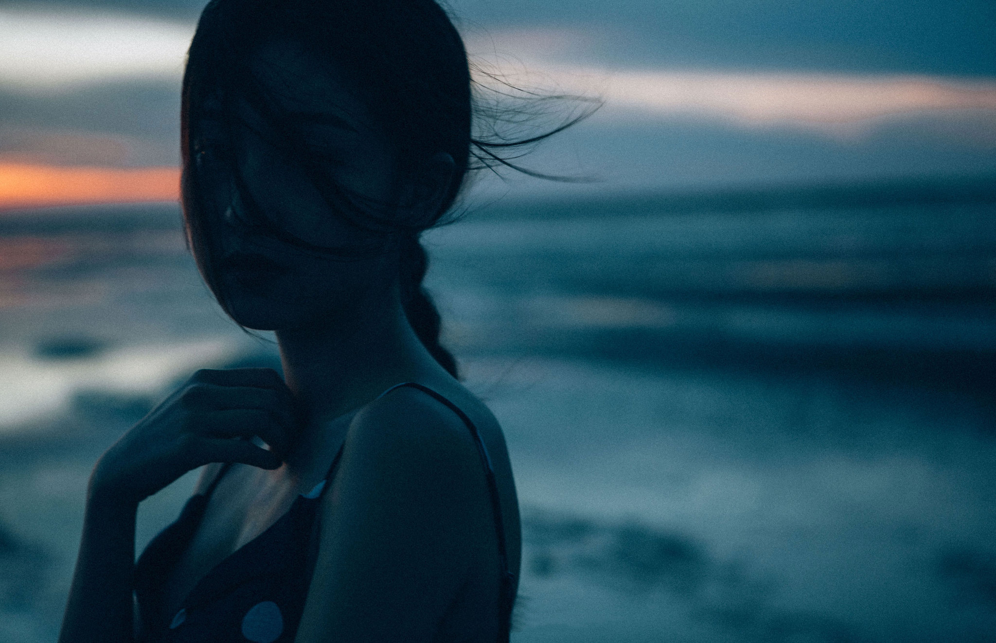 当女孩被欺负时你会怎么做,女孩被渣男欺负仍选择自己扛