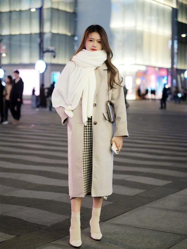 什么款短靴配长大衣好看,长靴小个子显高显瘦穿搭