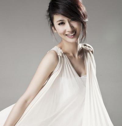 网传为新女友一掷千金，文章发博否认恋情，拖出一个隐藏的明星班