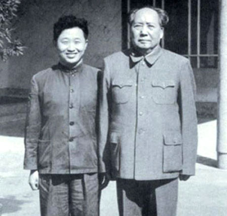 毛主席有多么节俭？一件睡衣穿了20多年，打的补丁有73个