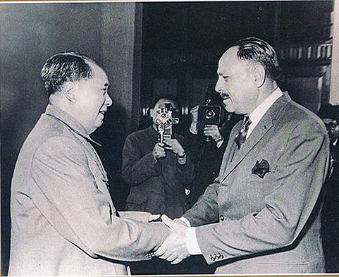 毛*东泽**的外交战略：既不站边美国，也不倾向苏联，为何国际地位高